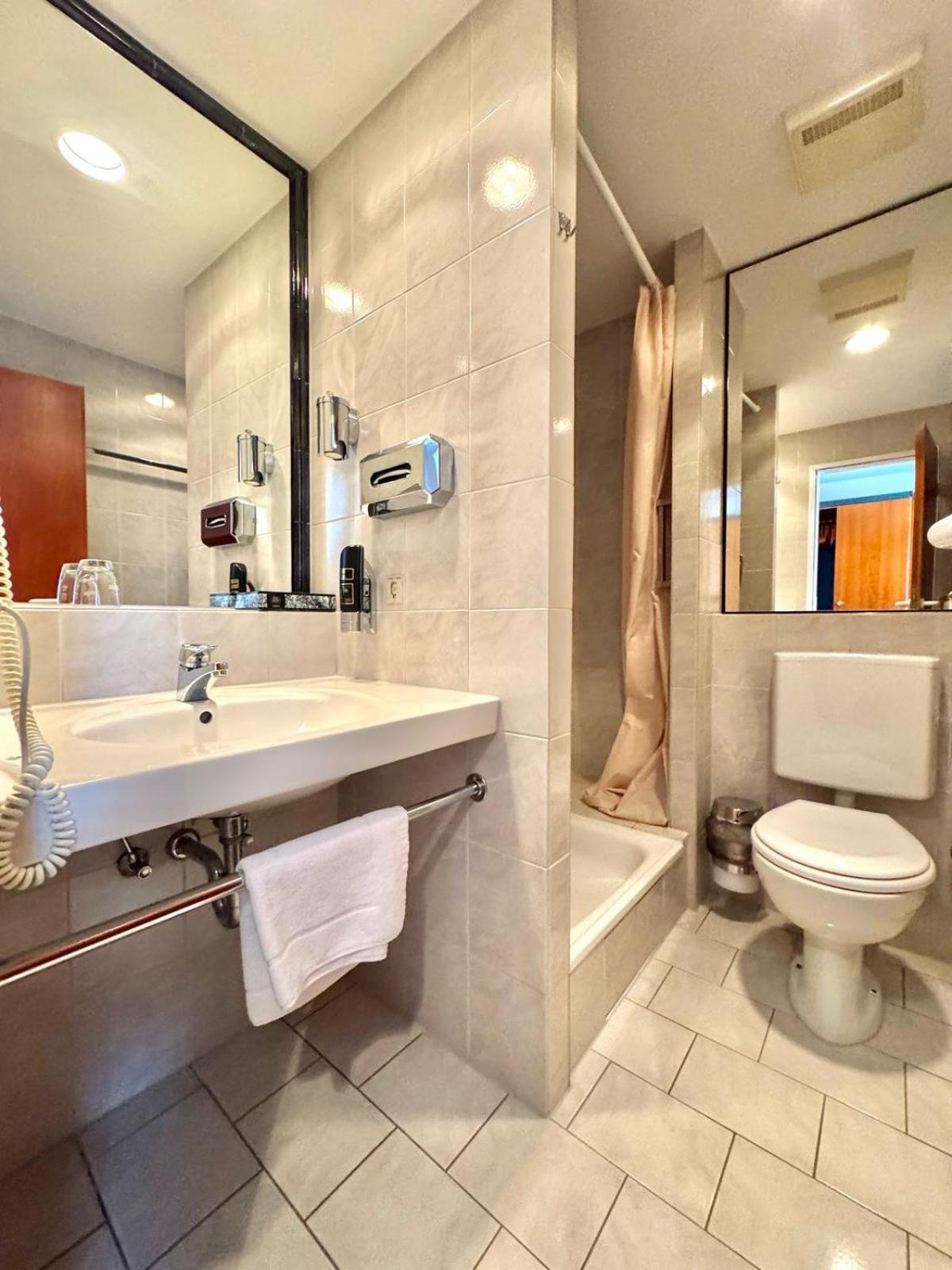 Ar Boutique Hotel Мангейм Экстерьер фото